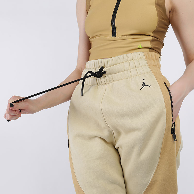 женские бежевые брюки Jordan Women's Fleece Trousers CQ6673-783 - цена, описание, фото 2